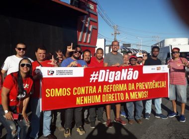 Lauro de Freitas: Manifestantes interditam via em protesto contra governo federal