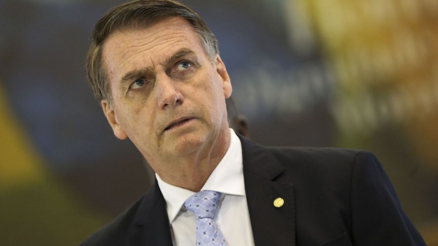 Após críticas, Bolsonaro revoga suspensão do contrato de trabalho por até 4 meses