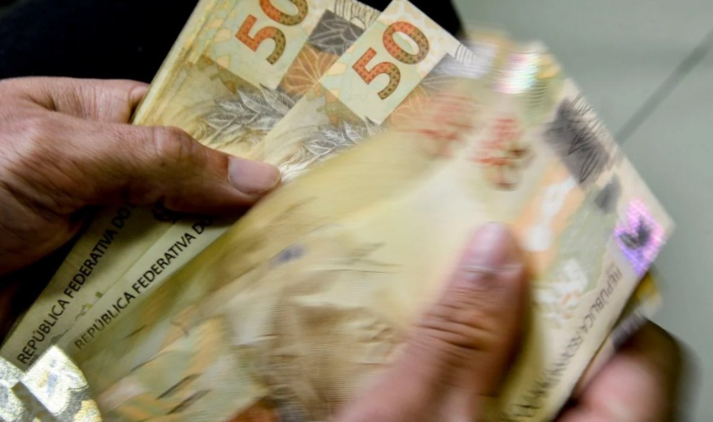 Salário mínimo do próximo ano poderá ser de R$1.421